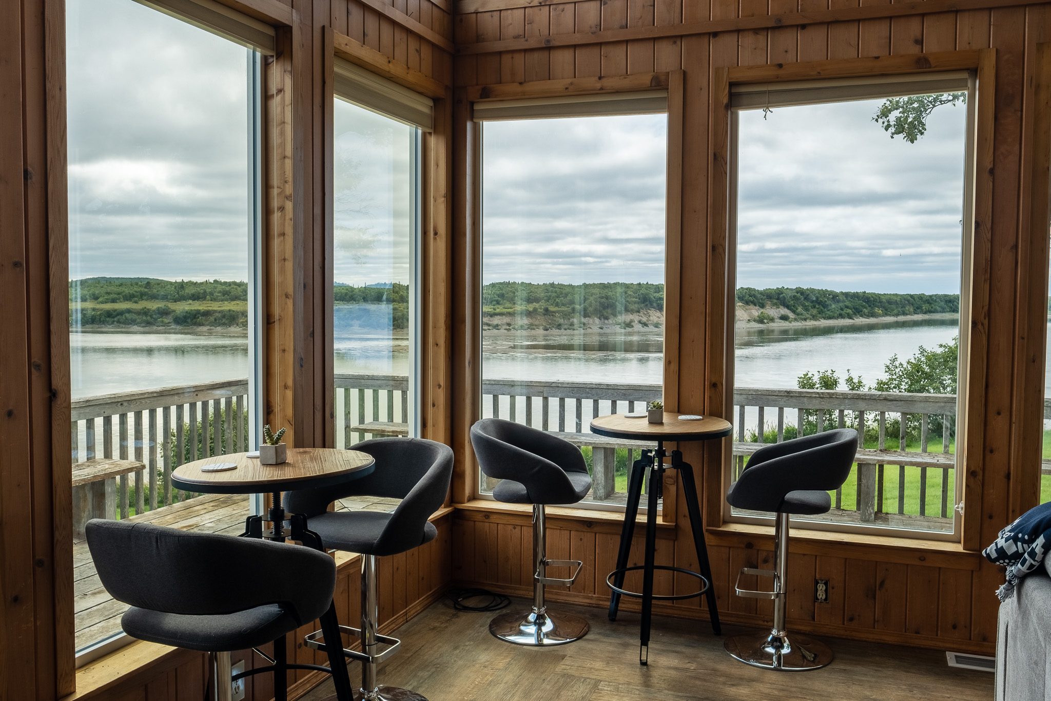 Riverfront lodging in King Salmon before a Brooks Falls day